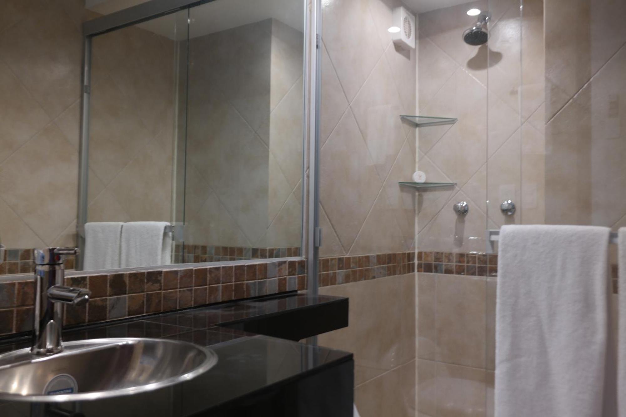 Suites Capri Reforma Angel 380 Мексико Сити Стая снимка